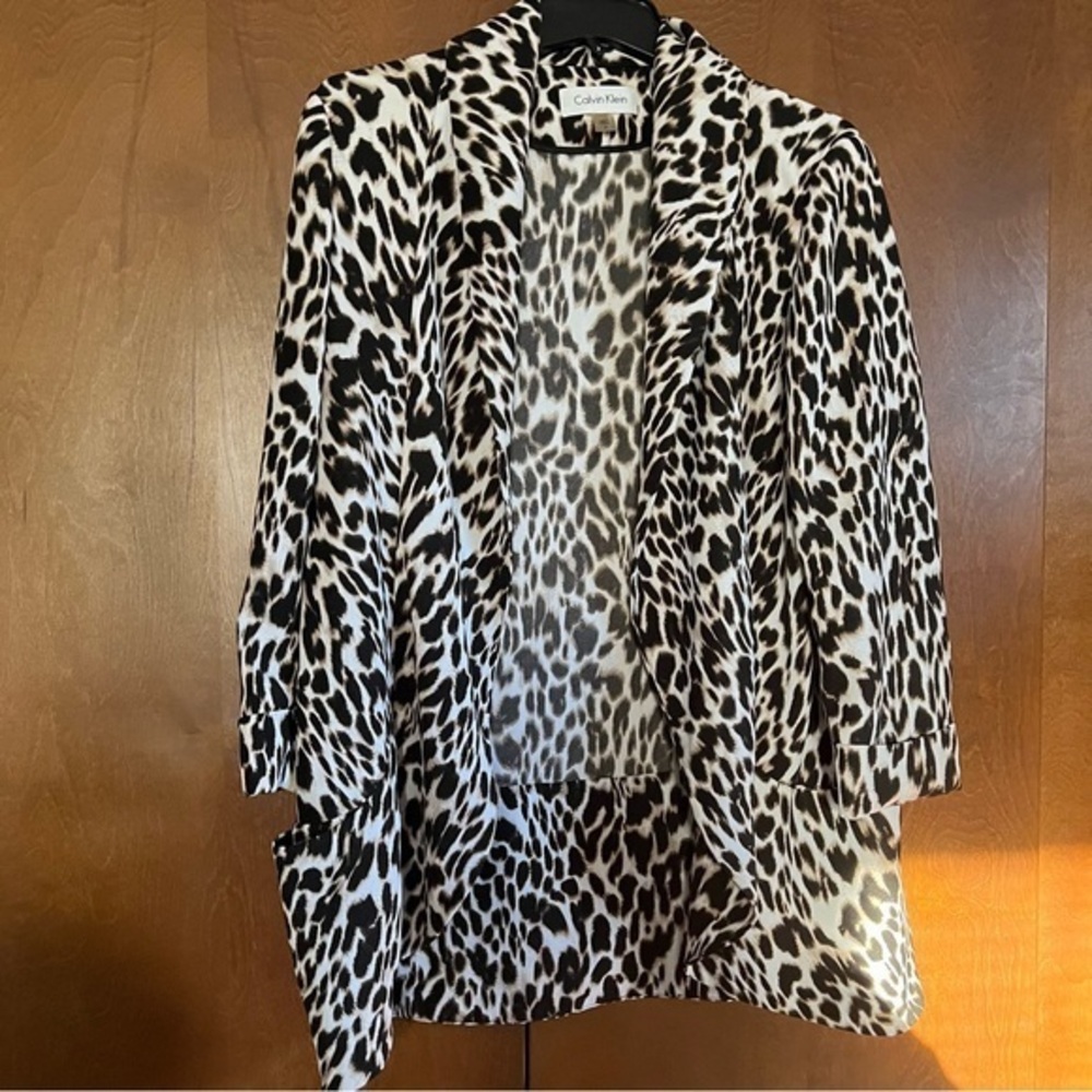 Calvin Klein Vintage Leopard Print Fly Away Jacket. Oversized Pockets. Size Med